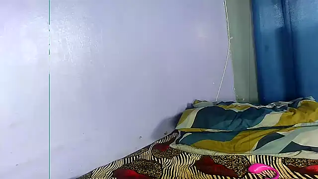CurvyLara webcam