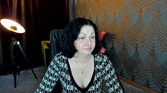 IrissMoon live cam on StripChat