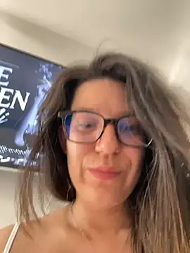 NadiraNoor webcam