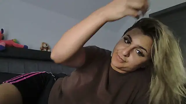 NicolePlay webcam