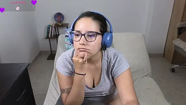 blue__moon_ live cam on StripChat
