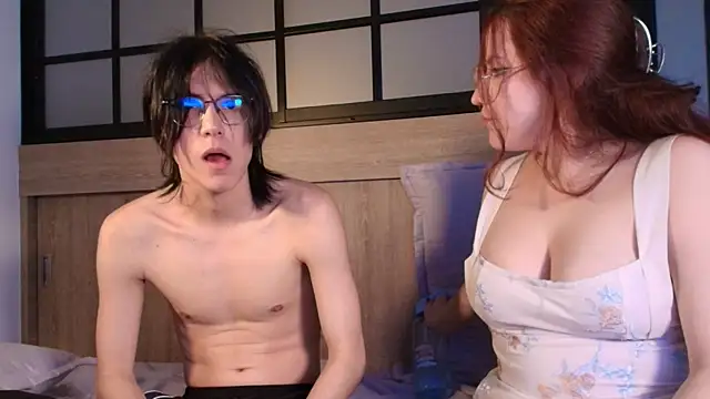 Daphne_and_Roger_ live cam on StripChat