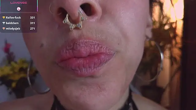 bri_von_dhara__ webcam
