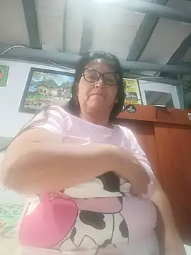 clarita_01 live cam on StripChat