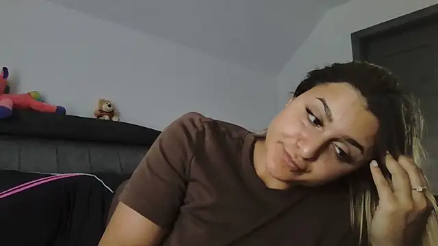 NicolePlay live cam on StripChat