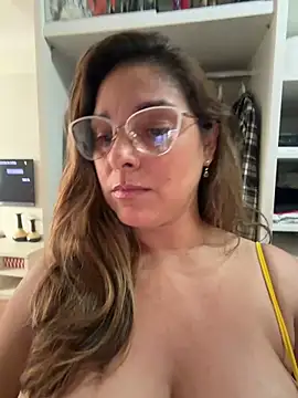 mariiii_morena (Ask my age) - Pelada e metendo com o brinquedo