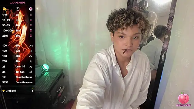 chloe_kisses webcam