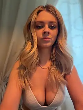 Love_Bri webcam