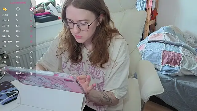 urstripchatgf webcam