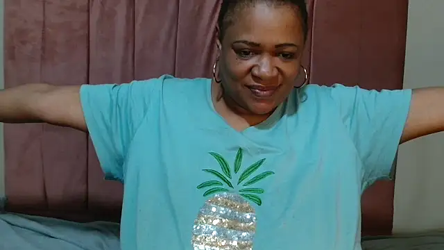BUSTYQUEEN56_ webcam