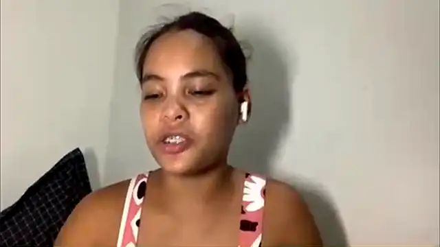 Bunny_Kisss webcam