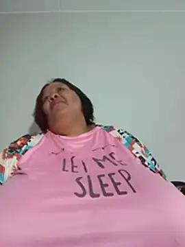 nancy111 (F milf) - Make me squit and cum on my toy