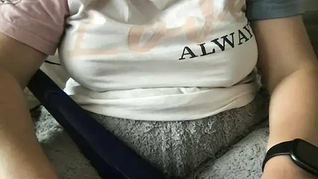 FlirtyFrayaXX webcam