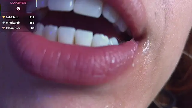 bri_von_dhara__ webcam