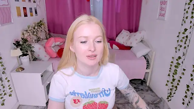 Laly_Peach webcam