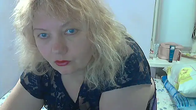 Lusi-777 live cam on StripChat