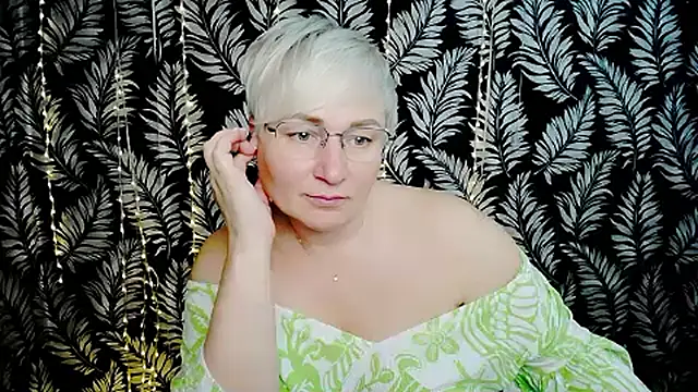 Olivia_playful webcam