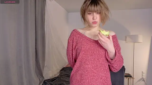KikiMoor live cam on StripChat