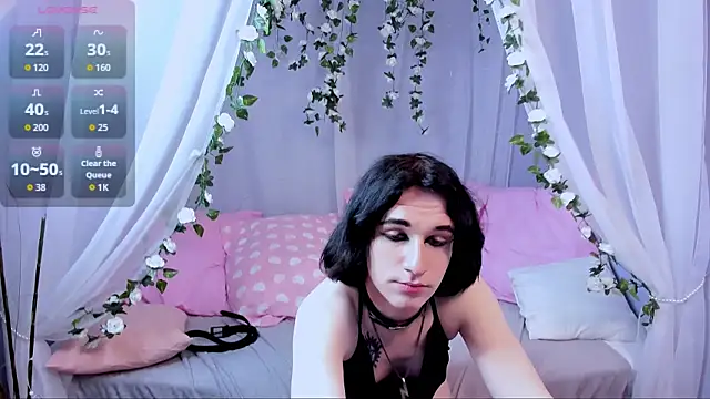MickeQuinee live cam on StripChat