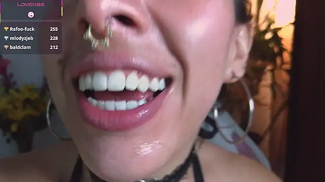 bri_von_dhara__ webcam