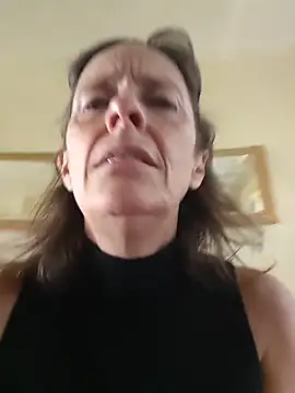 sacha_scorp (F mature) - 3 doigts dans la chatte
