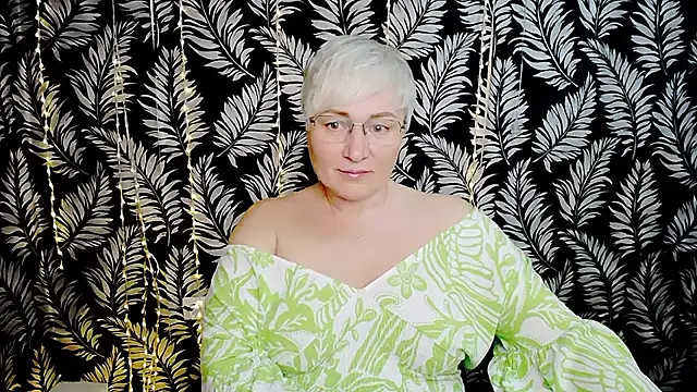 Olivia_playful webcam