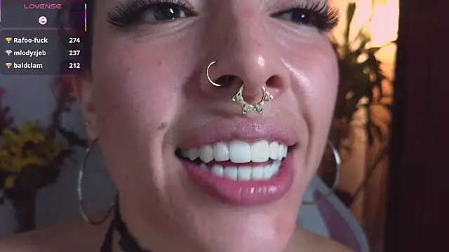 bri_von_dhara__ webcam