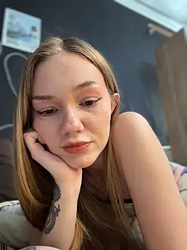 MilaMoone webcam