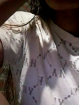 HoaHongXanh22 live cam on StripChat