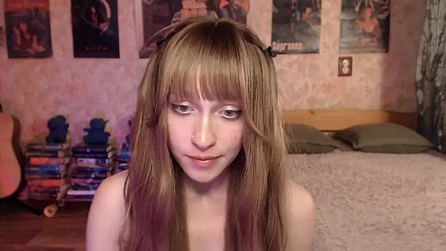 Friendly_Ellie live cam on StripChat