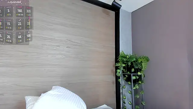 Leamonroe__ webcam
