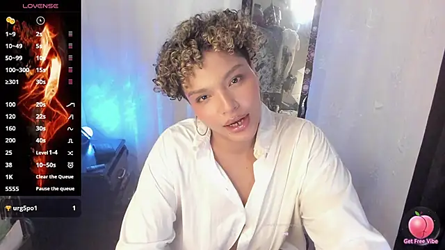chloe_kisses (F teen) - finger pussy