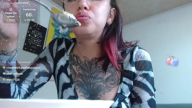 ZoeBakers_ webcam