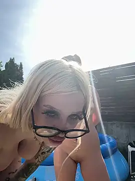 Steffi_Snowbunny live cam on StripChat