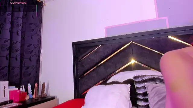 april_jones05 live cam on StripChat
