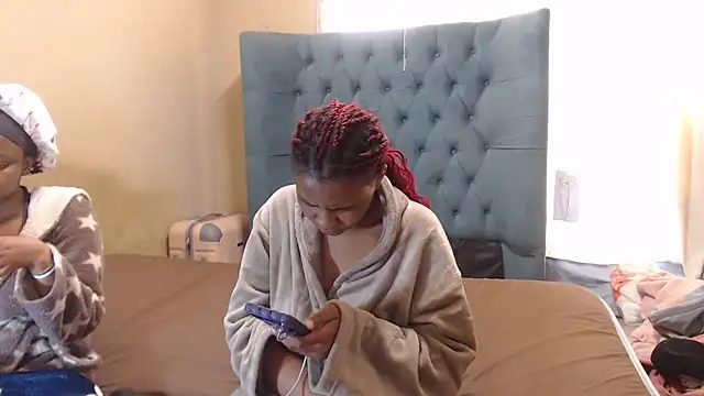 EbonyEssence live cam on StripChat