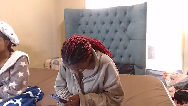 EbonyEssence live cam on StripChat