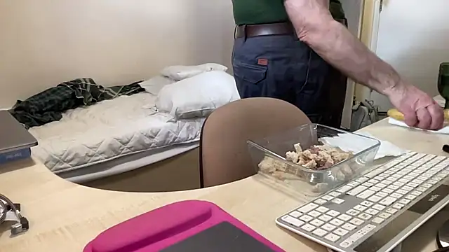 coach-karl live cam on StripChat