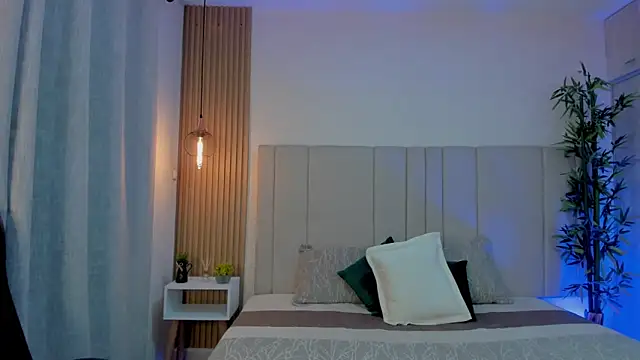 Victoria_Rosee webcam