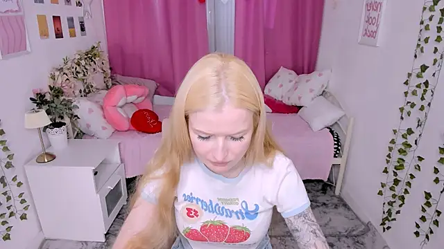 Laly_Peach webcam