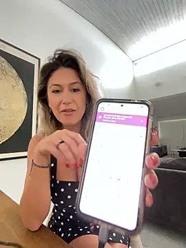 CelynaRoss webcam