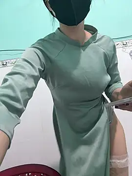 Nana-19 live cam on StripChat