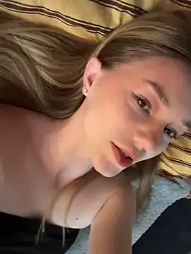 MilaMoone webcam