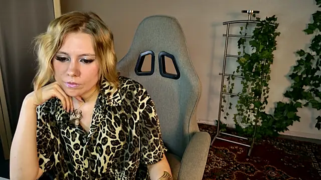 Kumiho_7777 webcam