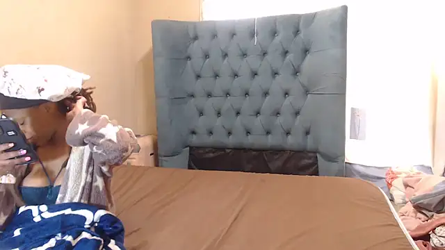 EbonyEssence live cam on StripChat