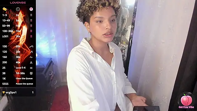 chloe_kisses live cam on StripChat