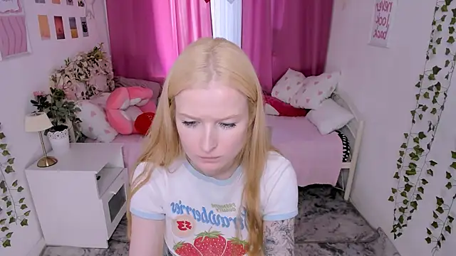 Laly_Peach webcam
