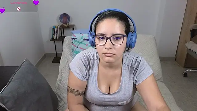blue__moon_ live cam on StripChat