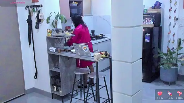 LadyNahir webcam