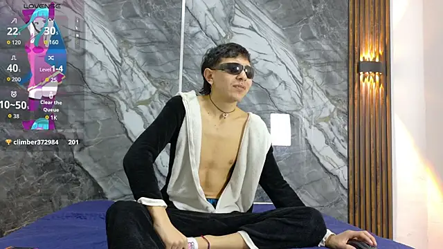 NoahWalker__ webcam